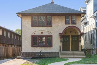 Building Photo - Charming 3-Bed Duplex in Vibrant Minneapolis Neighborhood