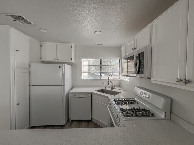 Building Photo - 8423 Palmada Dr