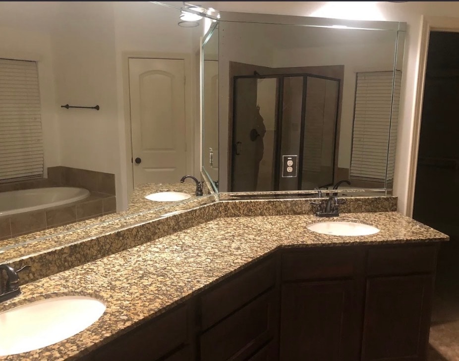 Two sink master bathroom with walkin closet - 28735 Primrose Bluff Dr