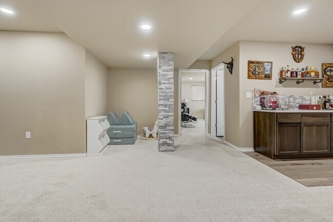 Building Photo - 7143 Jagged Rock Cir