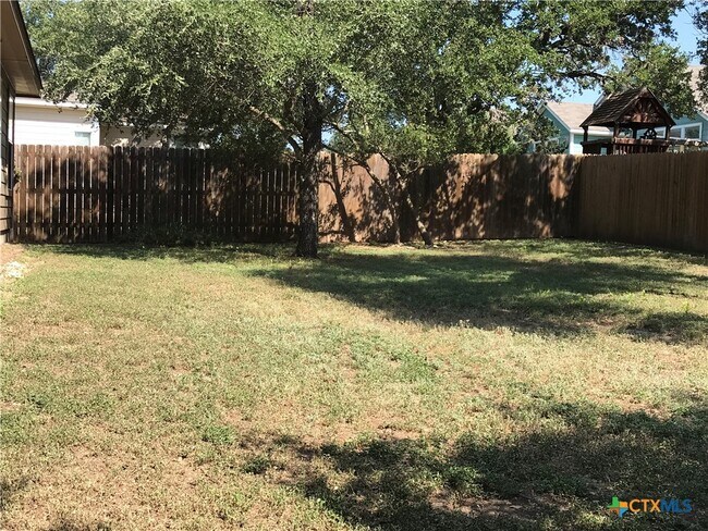 Building Photo - 2020 Meadow View Dr