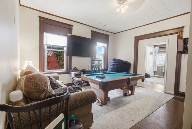 Building Photo - 2342 Stratford Ave