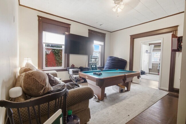 Building Photo - NT - 2342 Stratford Ave.