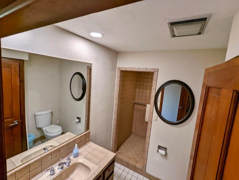 Building Photo - 2477 S Lompa Ln