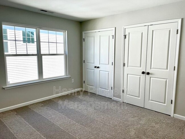 Building Photo - 148 Attavar Way