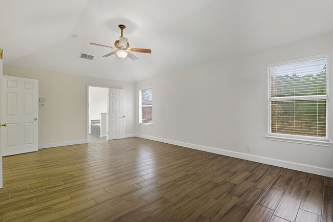 Building Photo - Modern Living Near UTSA/USAA: Quiet Cul-de-Sac with BONUS Space