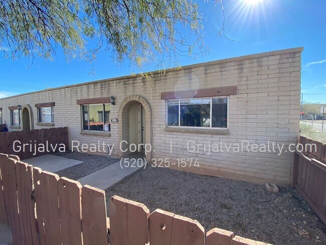Primary Photo - 2614 N Winstel Blvd