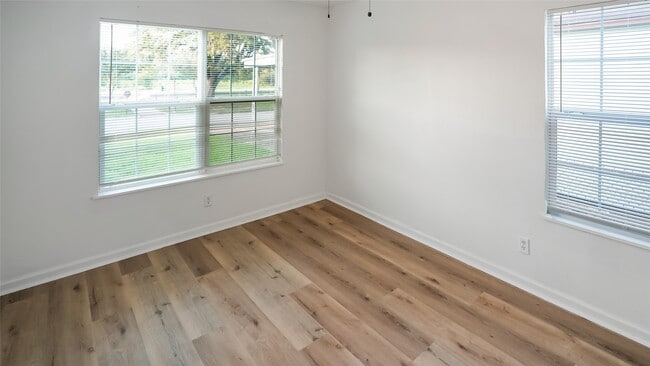 Building Photo - 4802 Scenic Dr