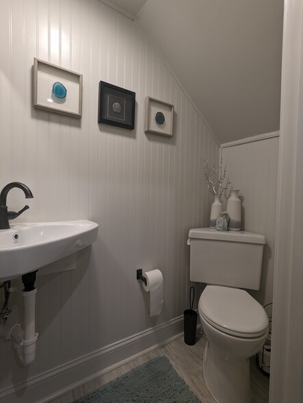Bath 2 - 232 Broadway