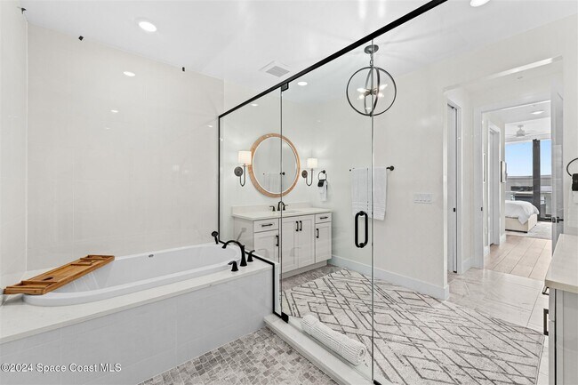 Building Photo - 225 Strand Dr