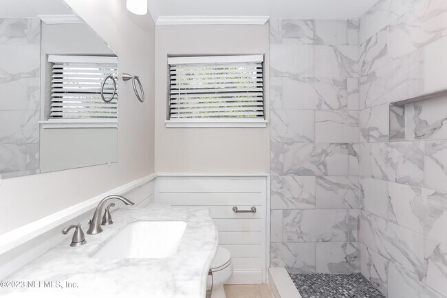 Building Photo - 6215 Pine Cove Ln