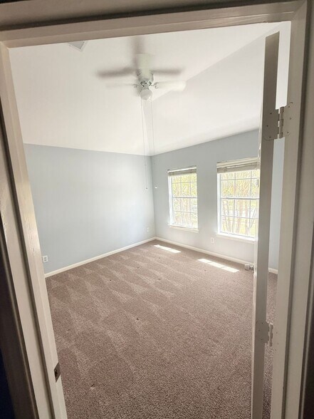 Building Photo - 3204 Coral Ridge Dr