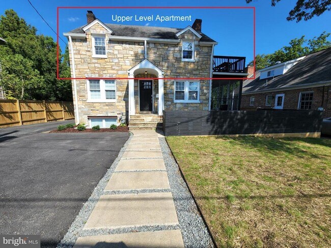 Building Photo - 1227 N Utah St