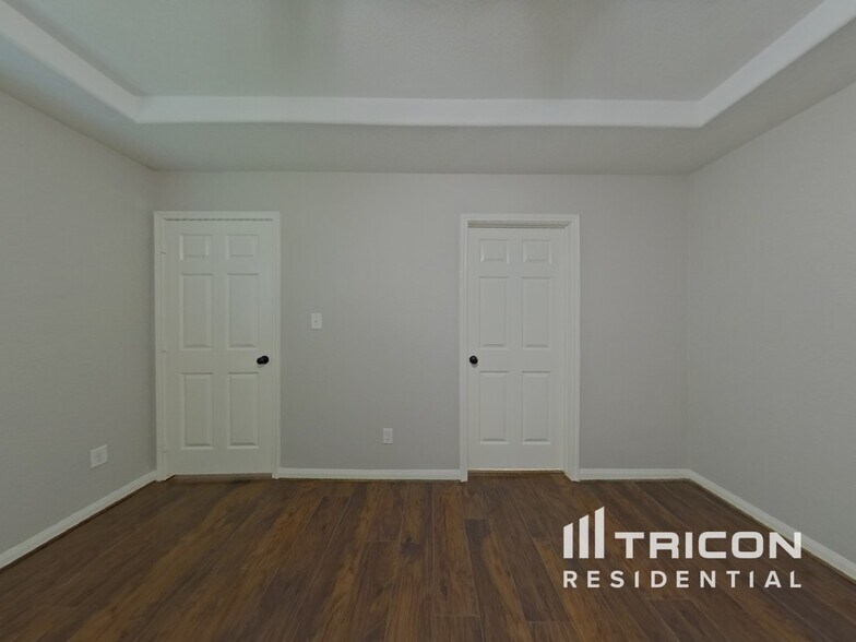 Building Photo - 10774 Royal York Dr