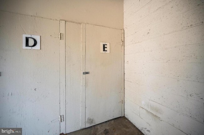 Building Photo - 3890 Mariposa Pl