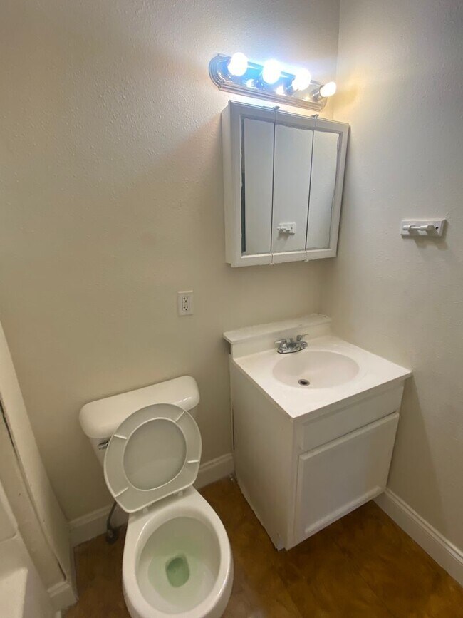 Building Photo - 3bd Single Cash Pay/Section 8