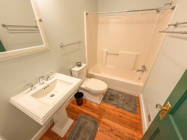 Building Photo - 11 Perry Rd