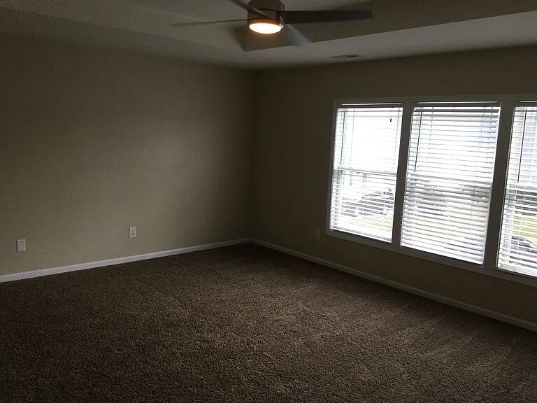 Building Photo - 88 Killington Dr