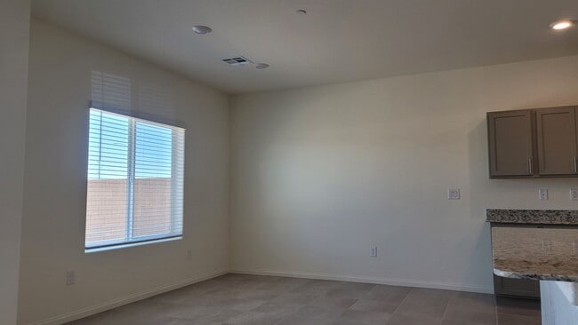 Building Photo - 5-Bed, 3-Bath Home in Spectrum Falls