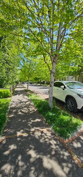 Building Photo - 5631 Acclamation St E