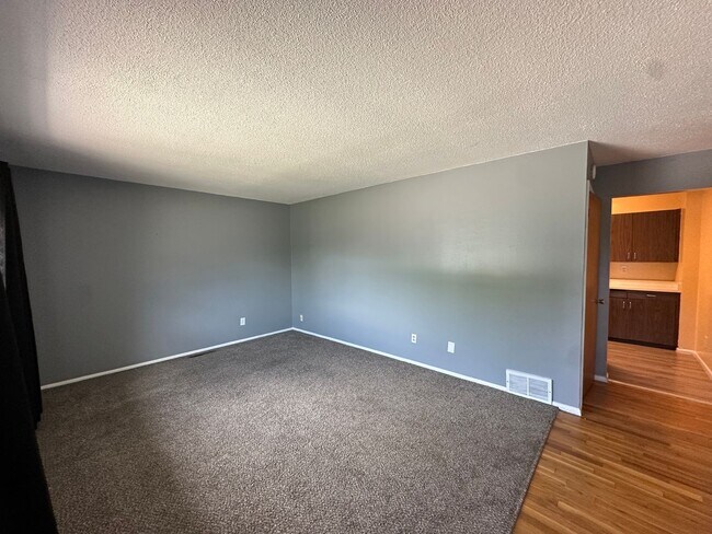 Building Photo - 4503 Montebello Dr