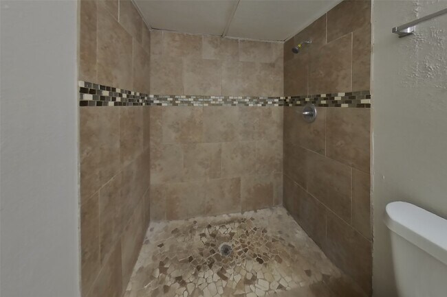 Building Photo - 5030 Ridgecreek Dr