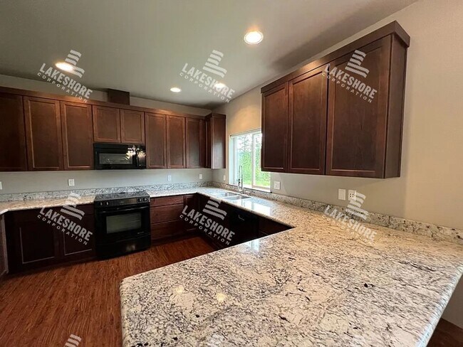 Building Photo - Spacious and Secluded 4 Bed 2 Bath Monroe ...