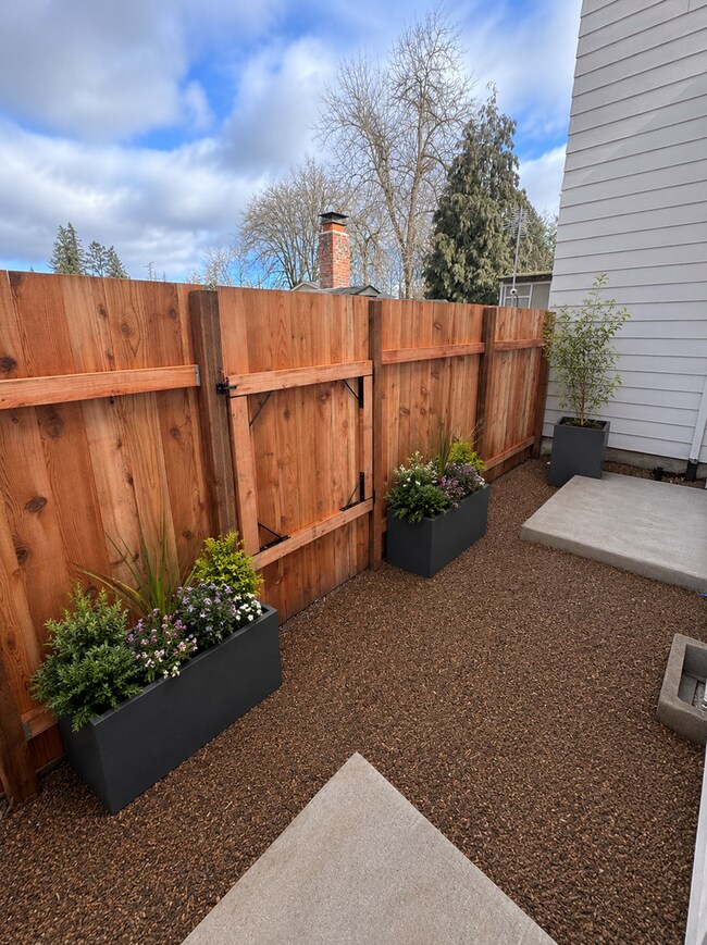 Building Photo - 11580 SW 47th Ave