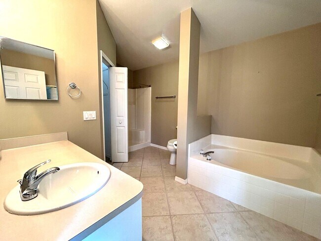 Building Photo - 4760 Manchester Dr