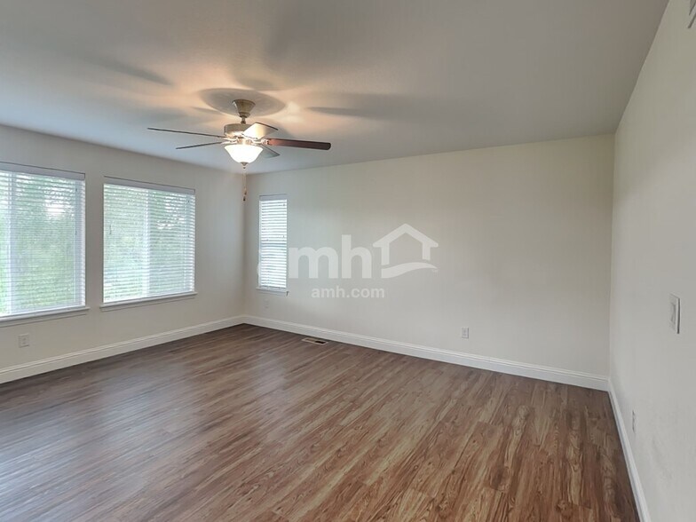 Building Photo - 12939 Ventana St