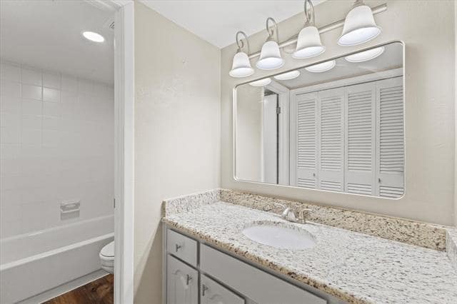 Building Photo - 3905 Village Dr