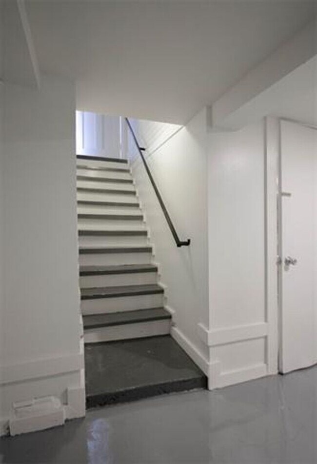 Building Photo - RENOVATED HOME IN THE HEART OF UPTOWN NEAR CAMPUS!