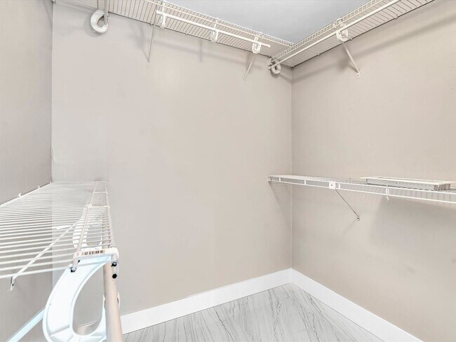 Building Photo - 1150 Hillsboro Mile Apt #1150, Hillsboro B...