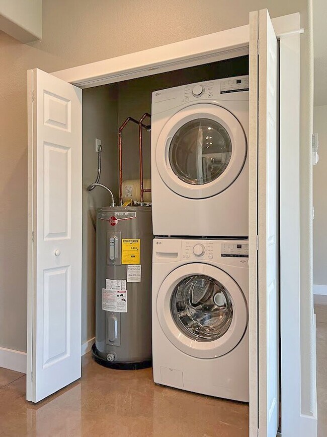 Building Photo - 2 bed/ 1.5 bath in Brand New Soldier Ridge Complex!