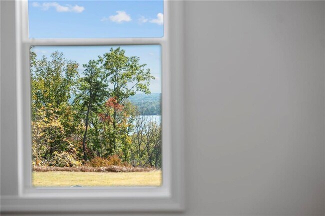 Building Photo - 1042 Winding Br Dr