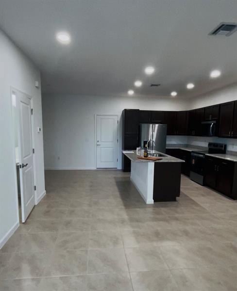 Building Photo - 4292 Longwood Lake Sq