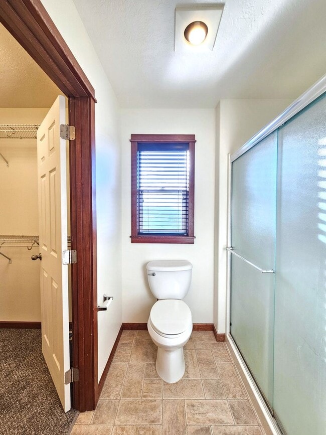 Building Photo - $2,200 -  3 Bed / 2.5 Bath Beautiful Spokane Valley House