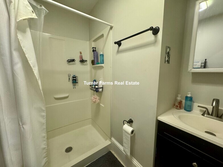 Building Photo - 717 Parker St