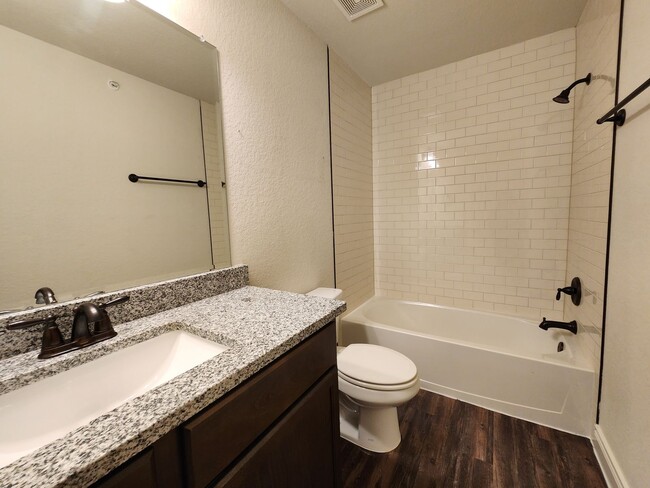 Building Photo - 3/2.5/1.5 Fourplex with Granite Countertops, 9ft Ceilings, Fridge, Washer, Dryer / NBISD