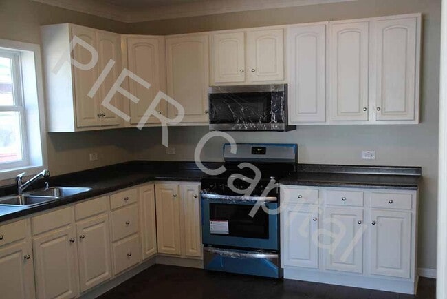 Building Photo - 2824 163rd Pl