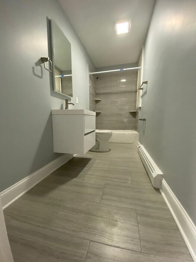 Building Photo - 378 Orchard St