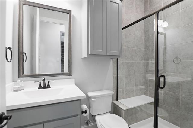 Building Photo - 890 Stanley St