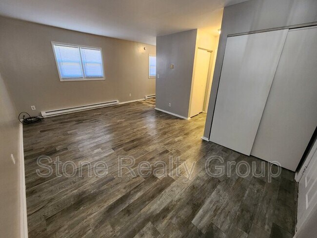 Building Photo - 5608 E Newcomer Ave