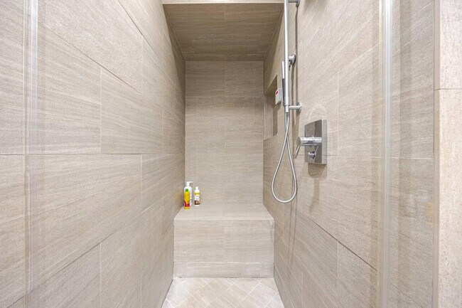 Building Photo - 2720 N Fillmore St