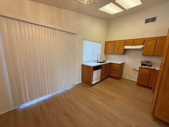 Building Photo - Victorville- Refurbished 2 Bedrooms 2 Bathrooms, New Laminate Floors