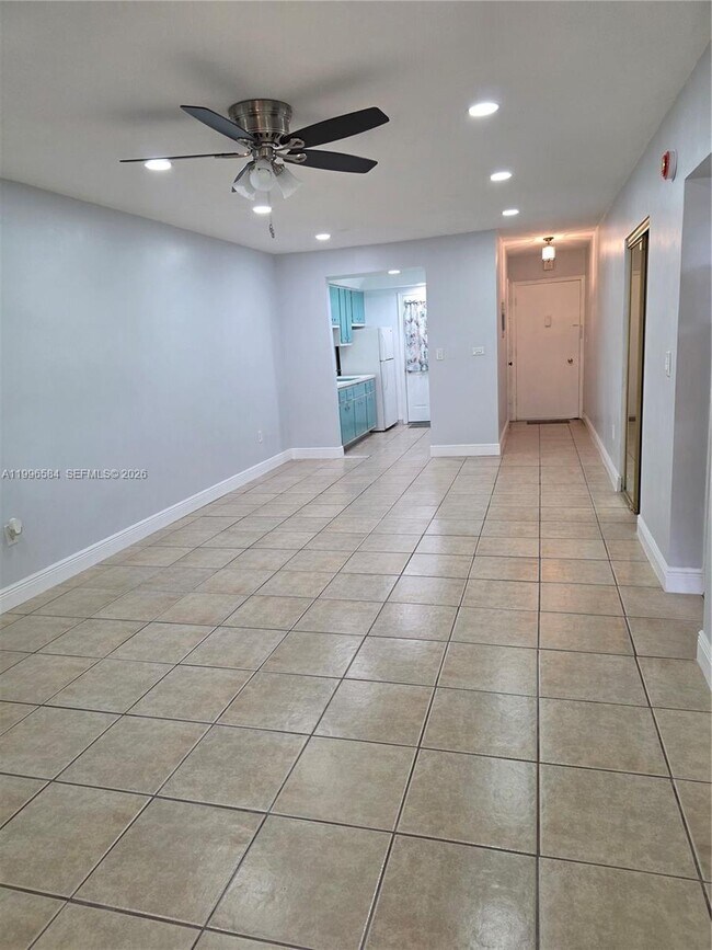 Building Photo - 300 NE 191st St