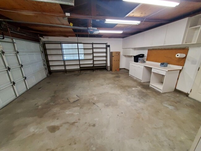 Building Photo - Wonderful Mid Century Home available for lease