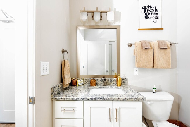 Building Photo - 516 Lea Ave