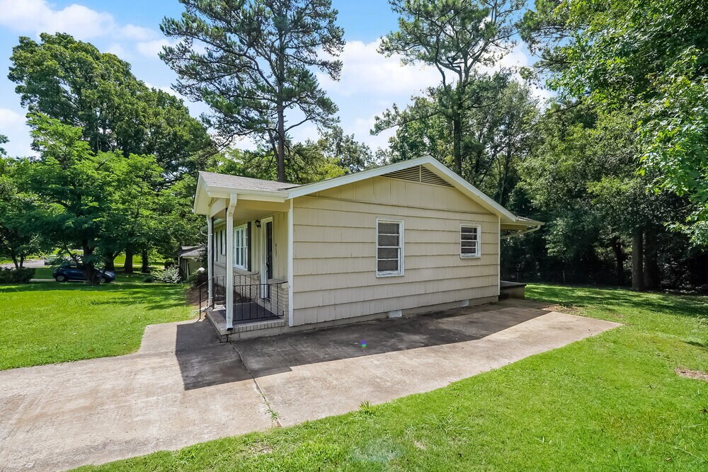 Building Photo - 417 19th Terrace NE