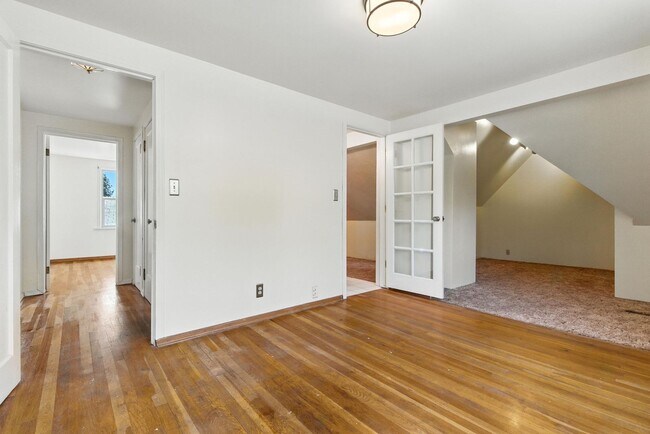 Building Photo - Gorgeous Brick Home Near Audubon Park